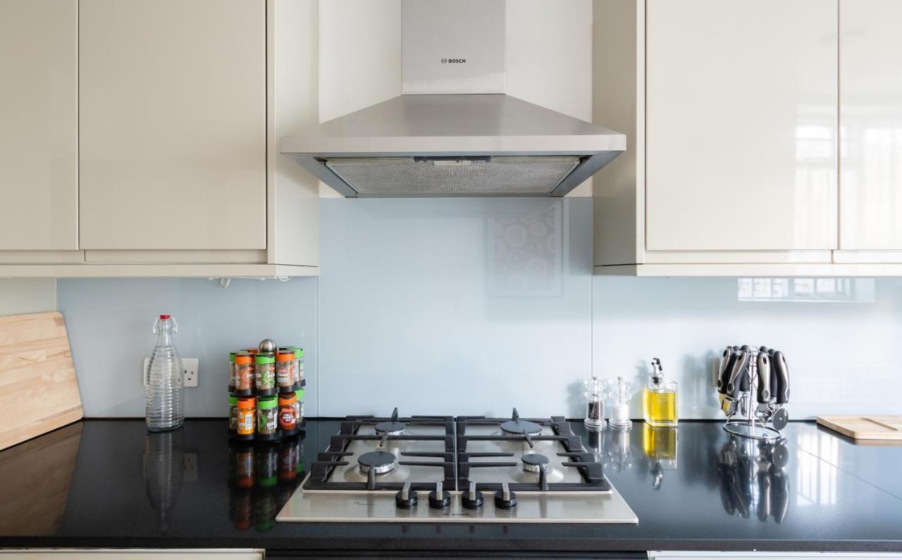 The Chelsea Arms - Bright 3Bdr With Garden & Private Parking Appartamento Londra Esterno foto