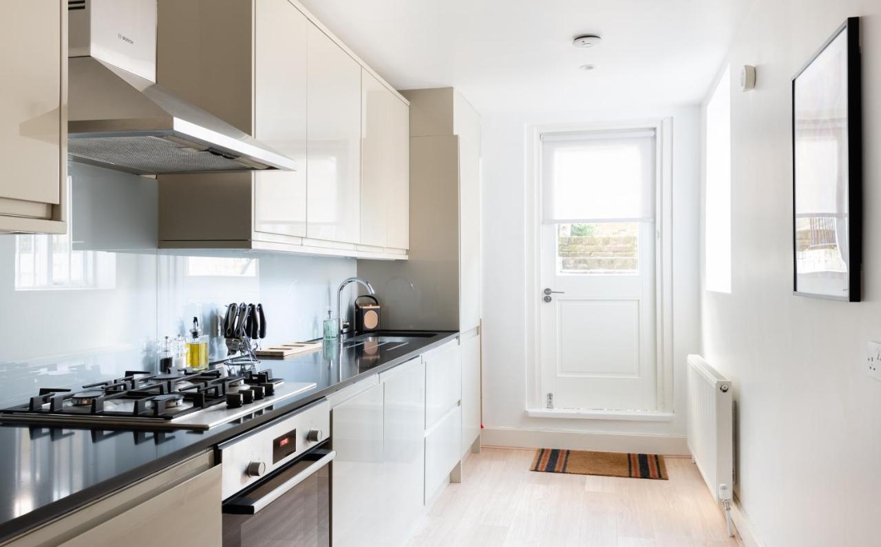 The Chelsea Arms - Bright 3Bdr With Garden & Private Parking Appartamento Londra Esterno foto