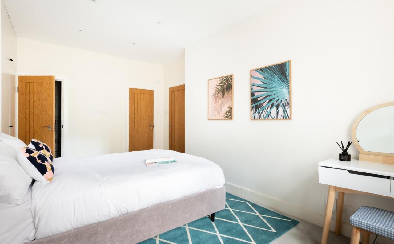 The Chelsea Arms - Bright 3Bdr With Garden & Private Parking Appartamento Londra Esterno foto