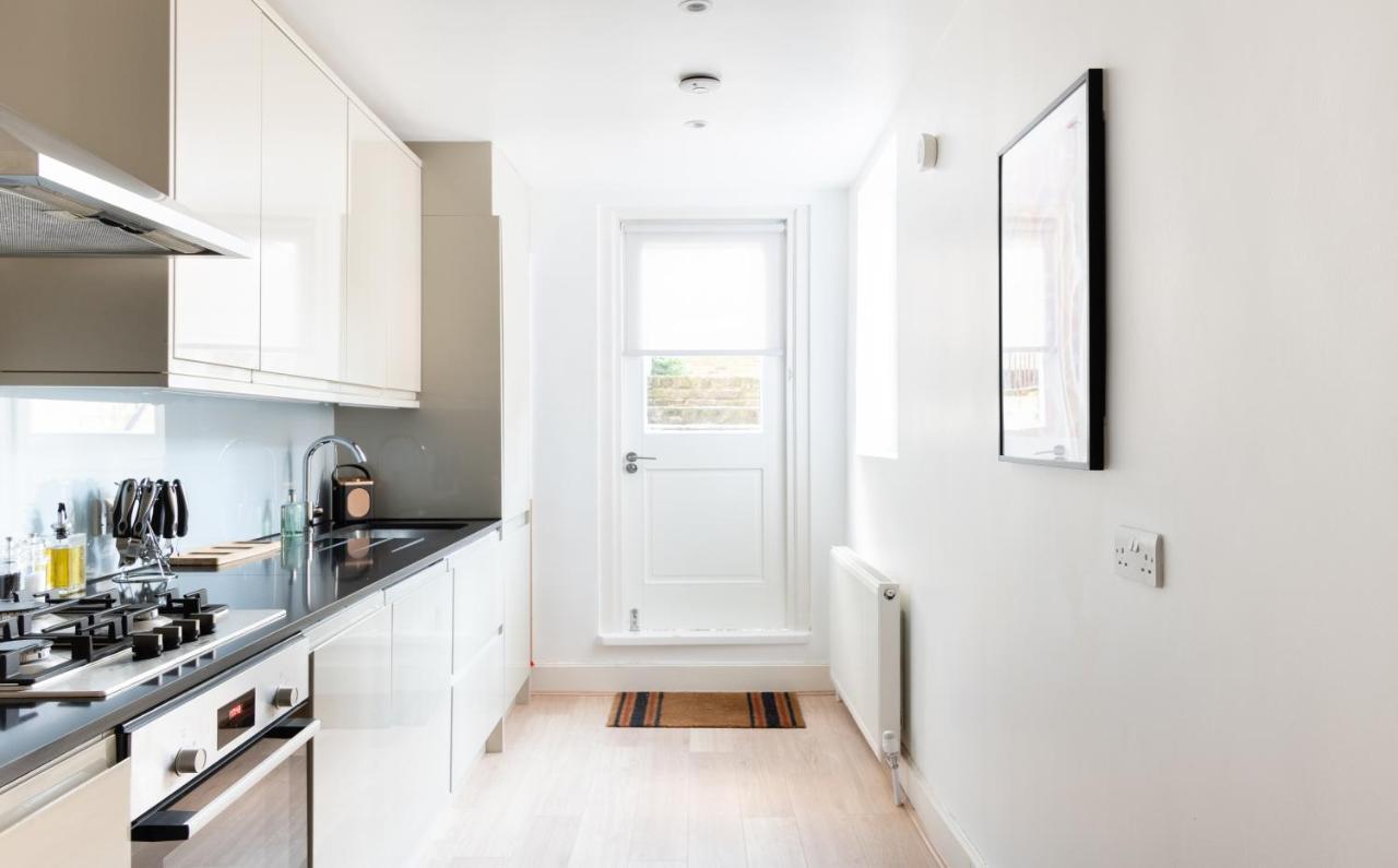 The Chelsea Arms - Bright 3Bdr With Garden & Private Parking Appartamento Londra Esterno foto